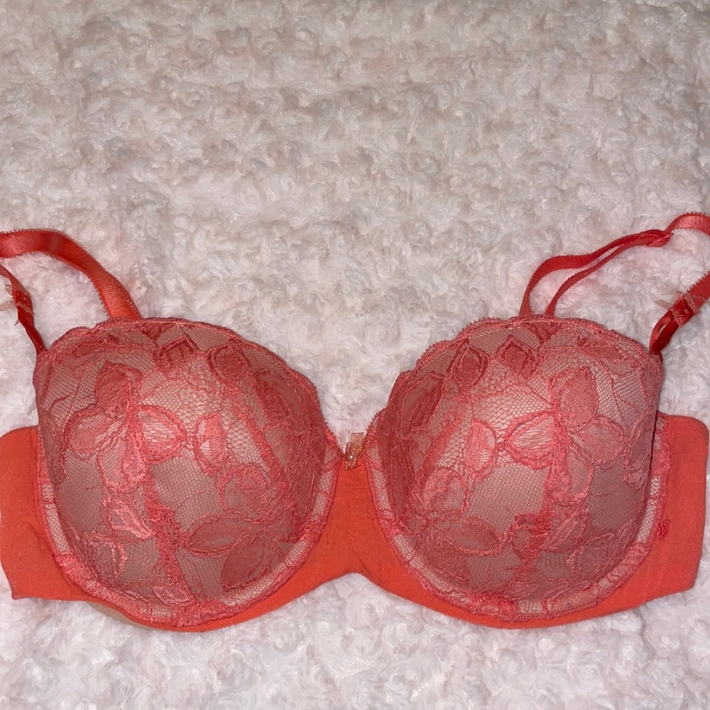 Victoria’s Secret balconet laced bra. Color: Salmon. Size: 36C.